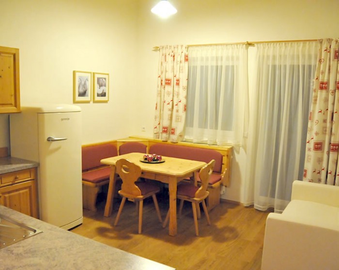 Wohnküche im Appartement 1
