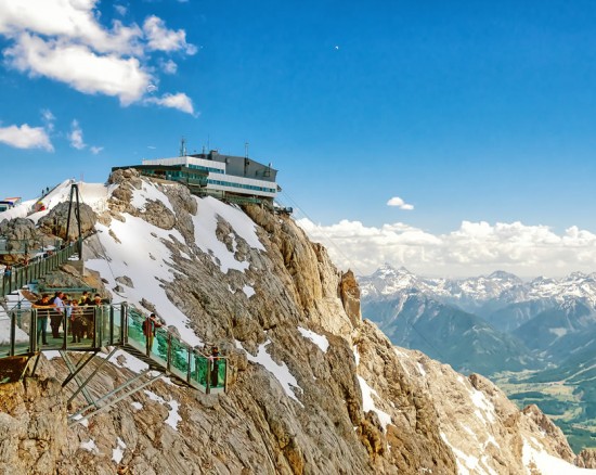 Der Dachstein auf 3000 Höhenmeter mit Bergstation, Skywalk und Treppe ins Nichts