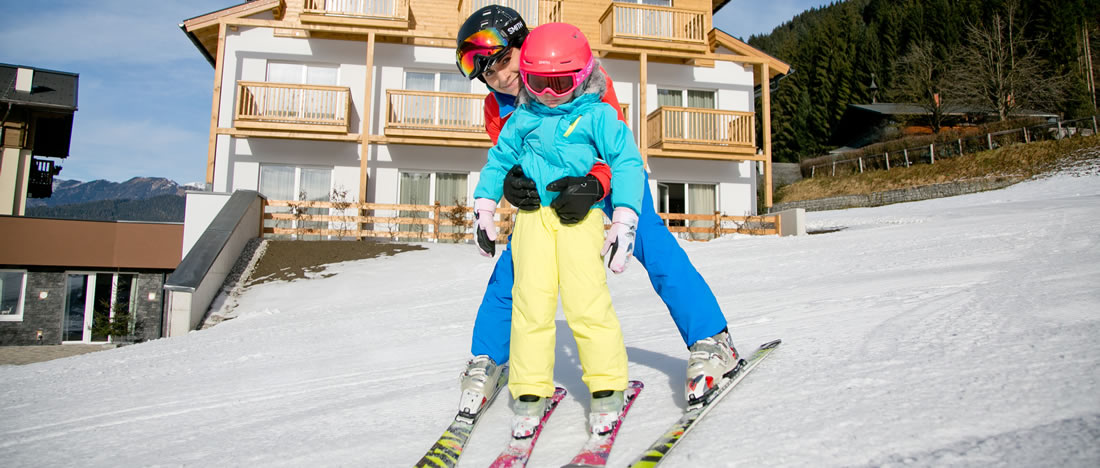 Spaß im Schnee im Skiurlaub mit der Familie in Ski amadé